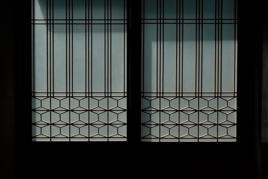 夜の窓
