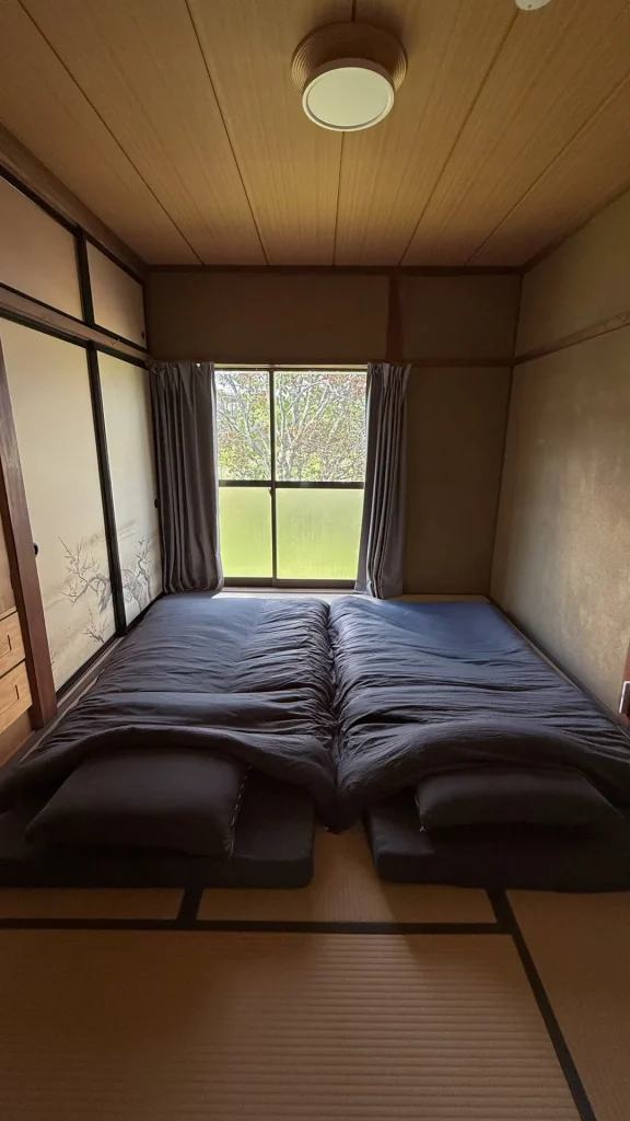 寝室の窓